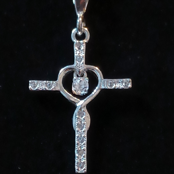 NWT .925 sterling silver cross necklace with zirconia - Picture 2 of 3